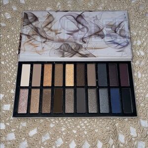 NWT Coastal Scents Revealed Smoky Palette